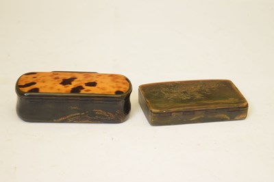 Lot 334 - Two snuff boxes