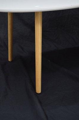 Lot 661 - White pebble top coffee table