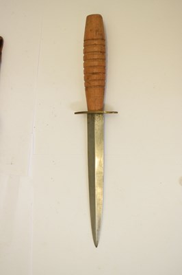 Lot 481 - Double edged African dagger and 'commando'-type dagger