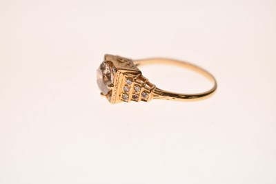 Lot 1 - Diamond yellow metal ring, the central round brilliant cut diamond weighing approx. 1.50 carats