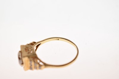 Lot 1 - Diamond yellow metal ring, the central round brilliant cut diamond weighing approx. 1.50 carats
