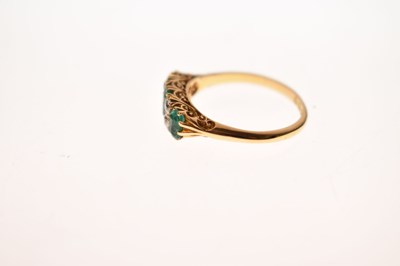 Lot 25 - Edwardian emerald and diamond 18ct yellow gold ring