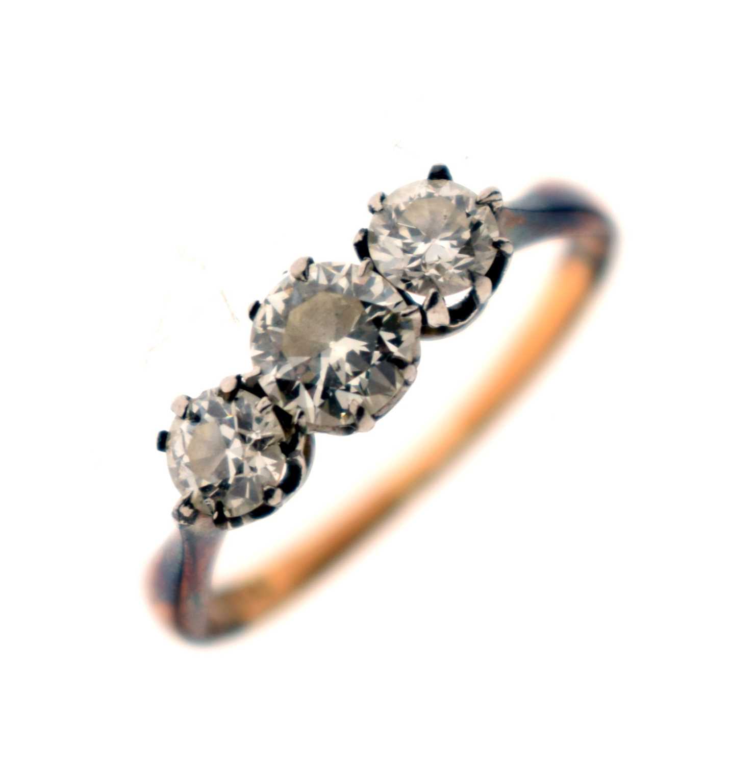 Lot 5 - Diamond 18ct yellow gold three stone ring