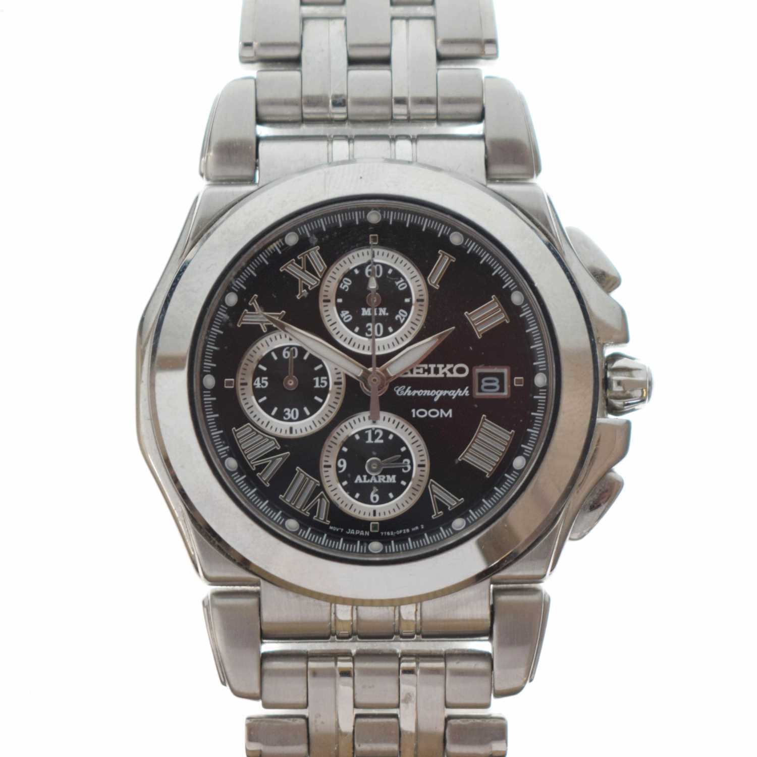 Lot 188 - Seiko - Chronograph 100M stainless steel bracelet watch