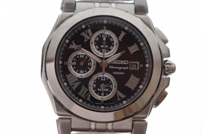 Lot 188 - Seiko - Chronograph 100M stainless steel bracelet watch