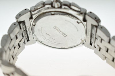 Lot 188 - Seiko - Chronograph 100M stainless steel bracelet watch