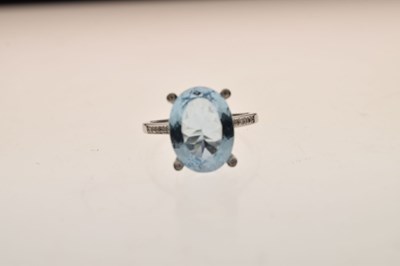 Lot 16 - Blue topaz and diamond white metal ring