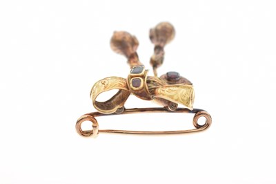 Lot 34 - Early to mid 19th century garnet unmarked yellow metal ribbon brooch