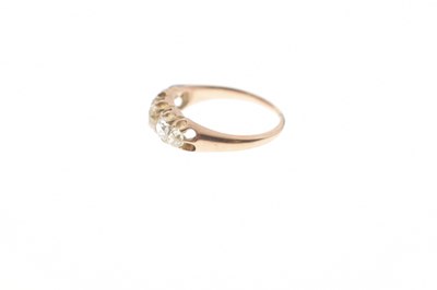Lot 6 - Diamond five-stone ring