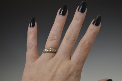 Lot 6 - Diamond five-stone ring