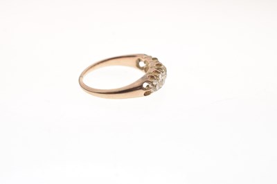 Lot 6 - Diamond five-stone ring