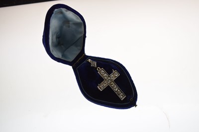 Lot 17 - Victorian diamond cross pendant brooch