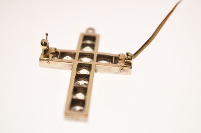 Lot 17 - Victorian diamond cross pendant brooch
