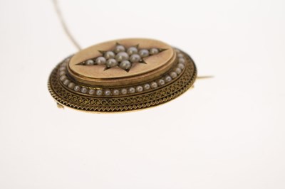Lot 28 - Late Victorian pearl 15ct gold oval brooch