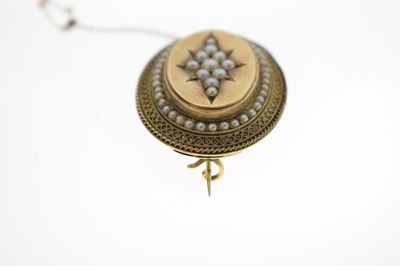 Lot 28 - Late Victorian pearl 15ct gold oval brooch