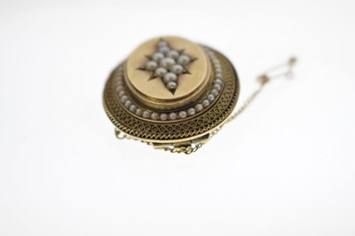 Lot 28 - Late Victorian pearl 15ct gold oval brooch