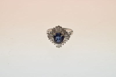 Lot 11 - Sapphire and diamond platinum cluster ring