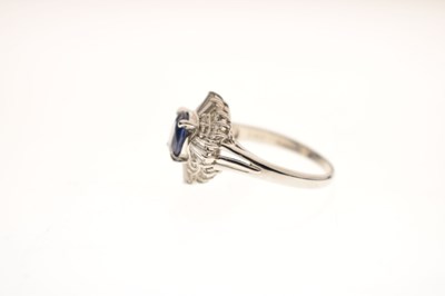 Lot 11 - Sapphire and diamond platinum cluster ring