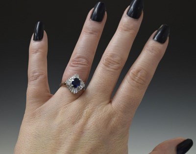 Lot 11 - Sapphire and diamond platinum cluster ring