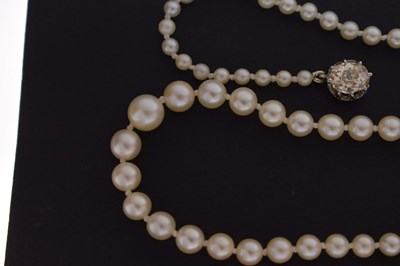 Lot 42 - Pearl necklace with yellow diamond clasp