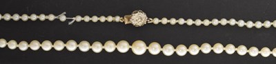 Lot 42 - Pearl necklace with yellow diamond clasp