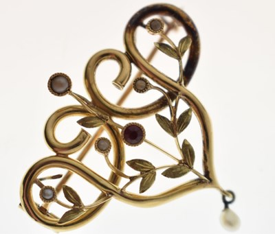Lot 26 - Early 20th century French garnet-topped double seed pearl yellow gold brooch