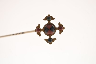 Lot 48 - Victorian bloodstone agate yellow metal stick pin