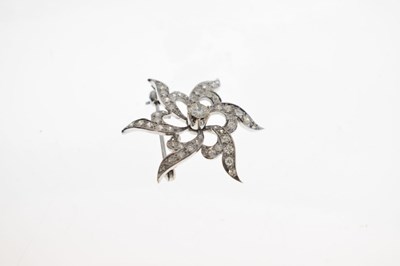 Lot 19 - Diamond flowerhead white metal brooch