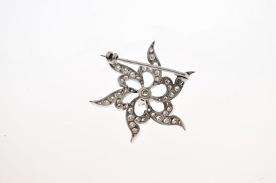 Lot 19 - Diamond flowerhead white metal brooch