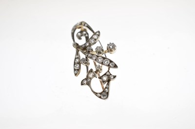 Lot 20 - Early 20th century Belle Epoque diamond brooch