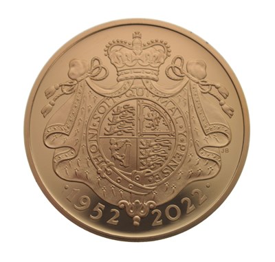 Lot Elizabeth II gold proof £5 coin, 2022, commemorating the Platinum Jubilee