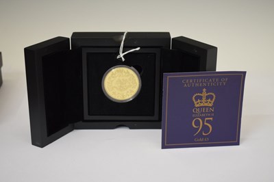 Lot Jersey - Elizabeth II gold £5 coin, 2021