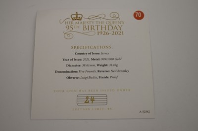 Lot Jersey - Elizabeth II gold £5 coin, 2021