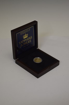 Lot Bailiwick of Guernsey - Elizabeth II gold proof one pound coin, 2017