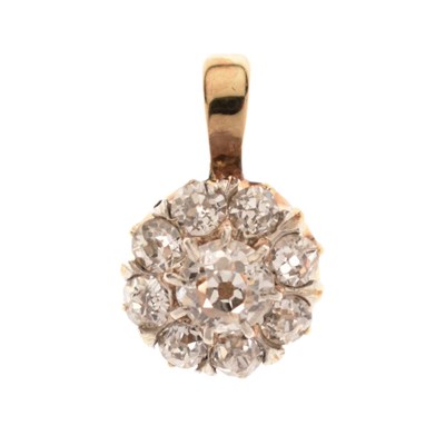 Lot 58 - Diamond 18ct yellow gold flower head cluster pendant