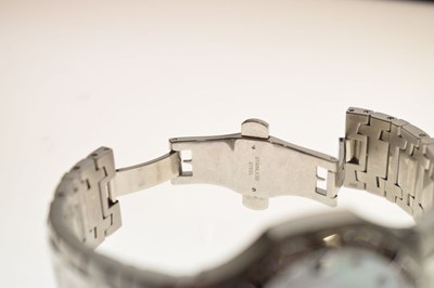 Lot Concord - Saratoga diamond-set stainless steel bracelet watch, ref. 14.C2.1894