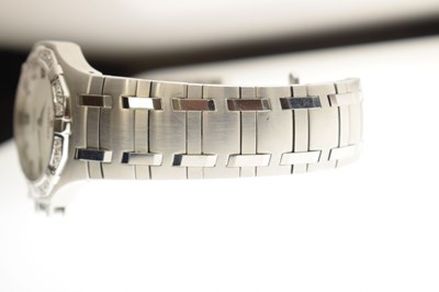 Lot Concord - Saratoga diamond-set stainless steel bracelet watch, ref. 14.C2.1894
