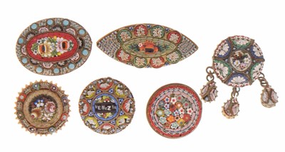 Lot 102 - A collection of six micromosaic brooches