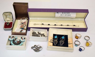 Lot 138 - Collection of silver jewellery