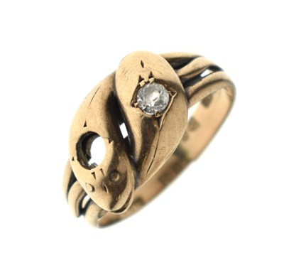 Lot 8 - 9ct gold double serpent head ring