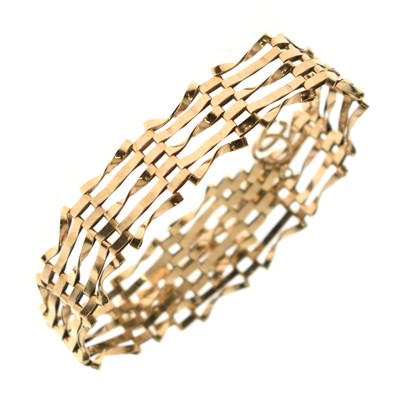 Lot 98 - 9ct gold gate link bracelet (a/f)