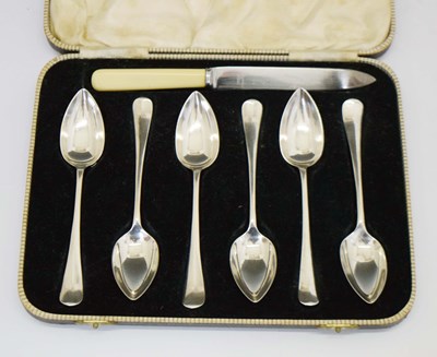 Lot 270 - Set of six silver Old English pattern and rattail grapefruit spoons