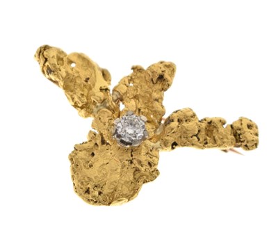 Lot 50 - Fine gold nugget brooch set with round brilliant cut diamond