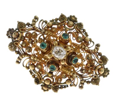 Lot 42 - William IV/Early Victorian cannetille diamond and emerald unmarked yellow metal brooch