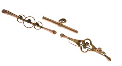 Lot 200 - Two early 20th century bar brooches and a 'T' bar