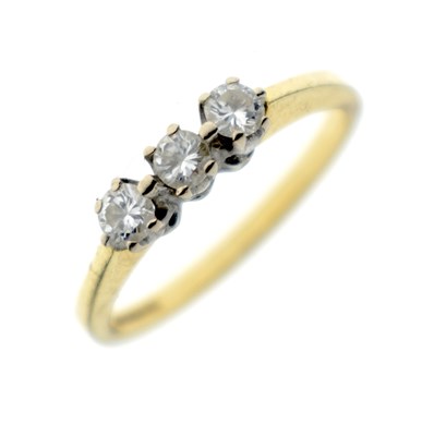 Lot 19 - Diamond three-stone 18ct gold ring