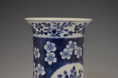 Lot Chinese porcelain blue and white sleeve vase