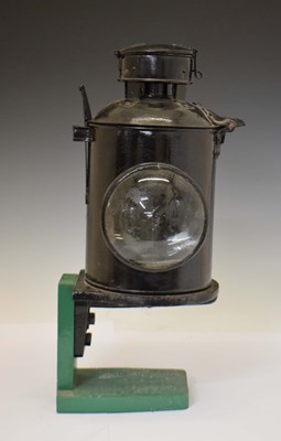 Lot 391 - Railwayana - Signal lamp