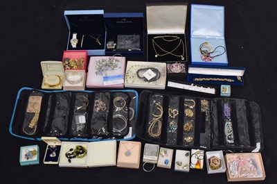Lot 212 - Large collection of costume jewellery