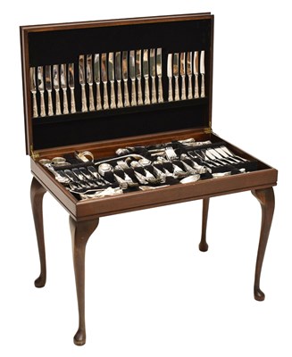 Lot 398 - Oak cased canteen of silver plated Kings pattern flatware